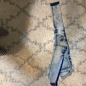 Only worn 4 different times by my fiancé.
